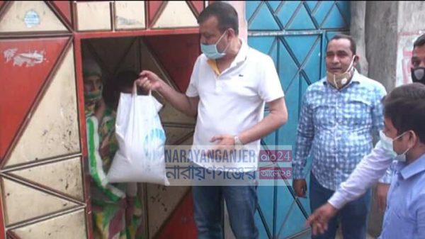 ফরিদ আহম্মেদ লিটনের উদ্যোগে দুঃস্থ ও অসহায়দের মাঝে খাদ্য সামগ্রী বিতরণ
