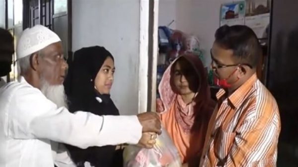 দুই মাসের ভাড়া মওকুফ করে ২২ ভাড়াটিয়াকে খাদ্য সহায়তা