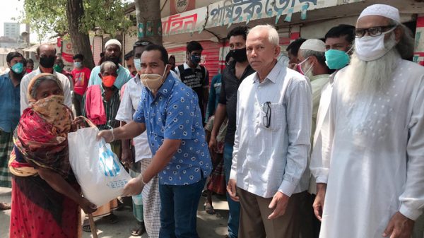 লিটনের উদ্যোগে দুঃস্থ ও অসহায়দের মাঝে খাদ্য সামগ্রী বিতরণ