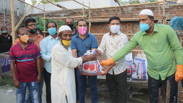 শামীম ওসমানের নির্দেশে ফরিদ আহম্মেদ লিটনের খাদ্য সামগ্রী বিতরণ