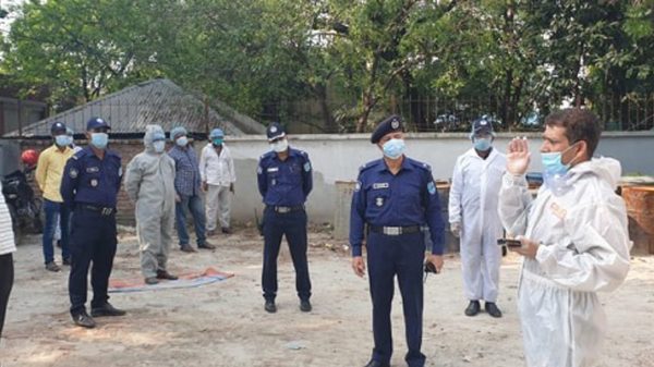 ফতুল্লা থানা পরিদর্শনে পুলিশ সুপার