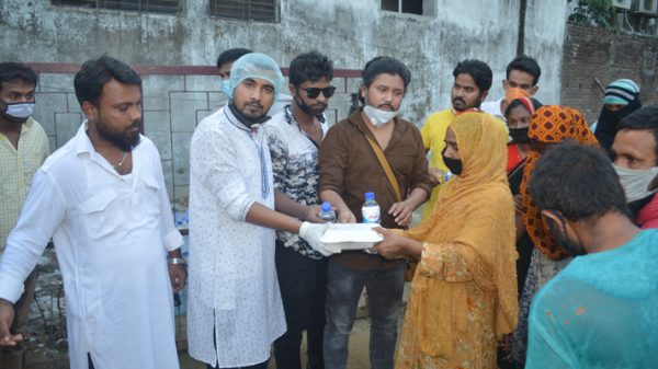 নারায়ণগঞ্জ সদর মডেল থানার উদ্যোগে ইফতার সামগ্রী বিতরণ