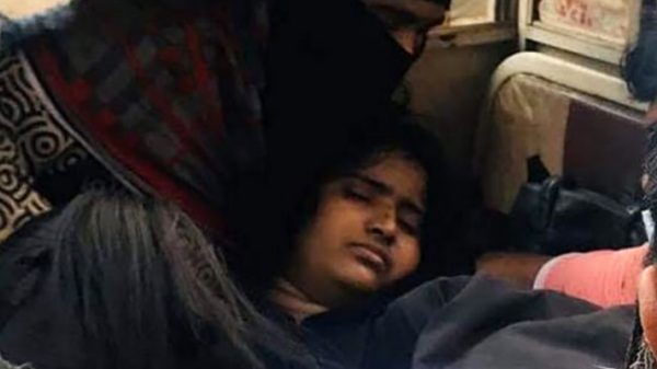 ফতুল্লায় মাস্টার্স পড়ুয়া ছাত্রীকে কুপিয়ে হত্যার চেষ্টা