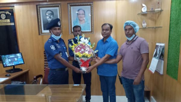 টঙ্গীবাড়ি থানায় নতুন ওসি হারুনের যোগদান
