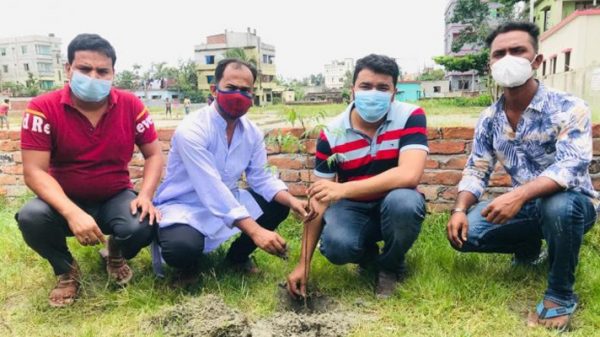 ফতুল্লায় ছাত্রলীগের উদ্যোগে বৃক্ষরোপন