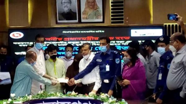 প্রধানমন্ত্রীর দেয়া চেক পেল মসজিদে অগ্নিকান্ডে নিহতের স্বজনরা