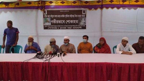 ‘আমাদের পাশে দাঁড়ান’: মসজিদে বিস্ফোরণে নিহতদের স্বজনদের আকুতি