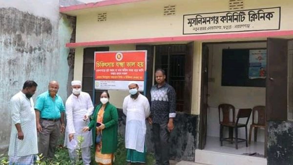 এনায়েতনগরে কমিউনিটি ক্লিনিকে বৃক্ষরোপণ