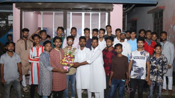 ফতুল্লা থানা শেখ রাসেল শিশু-কিশোর পরিষদের নবগঠিত কমিটিকে ফুলেল শুভেচ্ছা