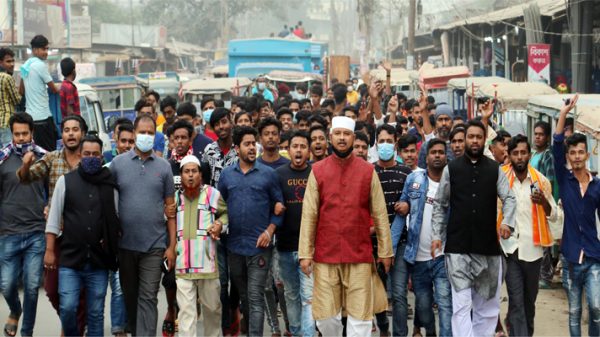 ফতুল্লা থানা আ’লীগের প্রতিবাদ সভায় মান্নানের নেতৃত্বে বিশাল মিছিল