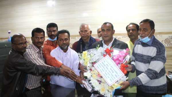 ফতুল্লা থানা আ’লীগের যুগ্ম সম্পাদক নির্বাচিত হওয়ায় লিটনকে ফুলেল শুভেচ্ছা
