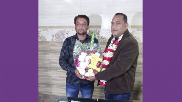 ফতুল্লা থানা আ'লীগের নব-নির্বাচিত যুগ্ম সম্পাদক লিটনকে খোকন প্রধানের ফুলেল শুভেচ্ছা