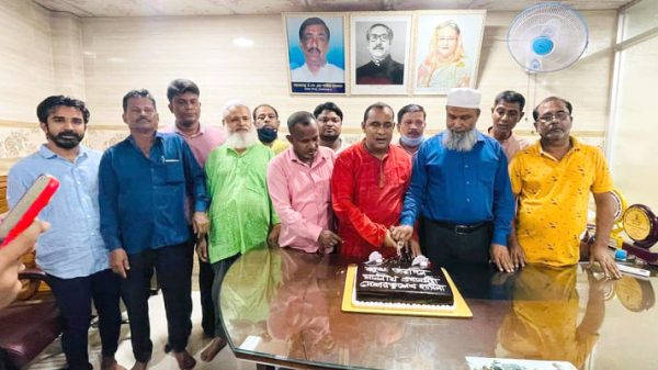ফতুল্লায় ফরিদ আহম্মেদ লিটনের উদ্যোগে প্রধানমন্ত্রীর জন্মদিন পালন