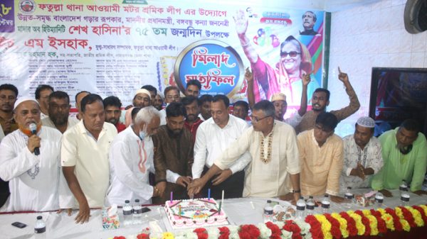 ফতুল্লায় মটর শ্রমিক লীগের উদ্যোগে প্রধানমন্ত্রীর জন্মদিন পালন