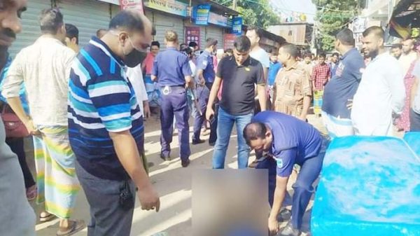 ফতুল্লায় ইজিবাইক চালককে গলা কেটে হত্যা