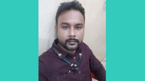 ফতুল্লায় ট্রাকচাপায় সাংবাদিক নিহত, সহকর্মীদের ক্ষোভ