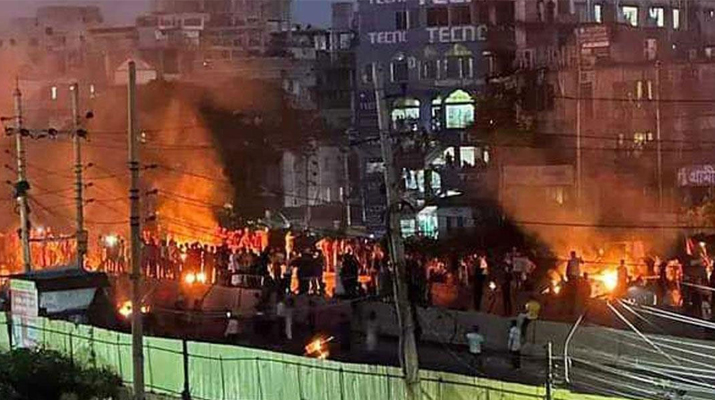 শনির আখড়ায় দফায় দফায় সংঘর্ষ, টোল প্লাজায় আগুন
